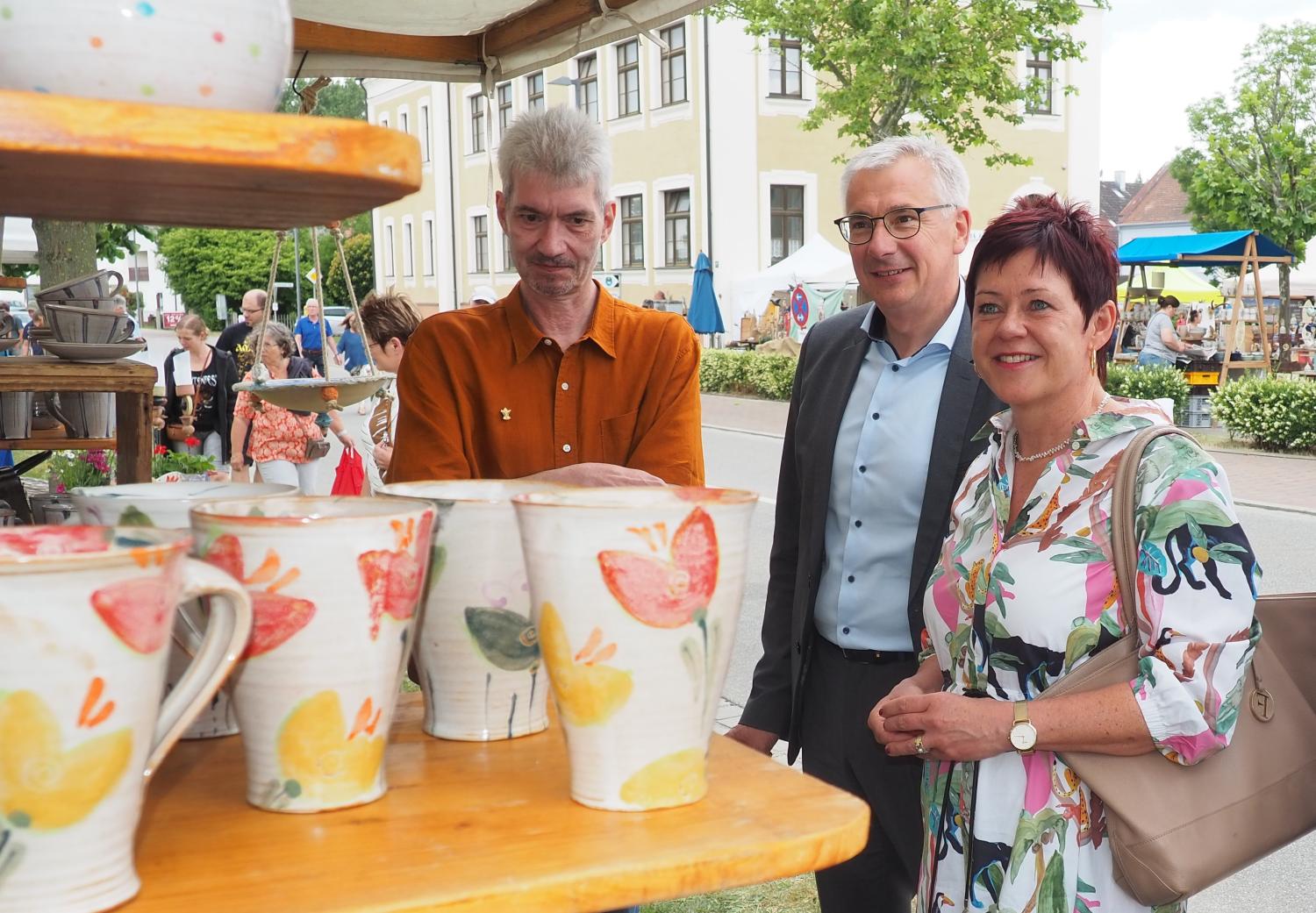 Töpfermarkt Frontenhausen mit Schirmherrin Renate Bumeder